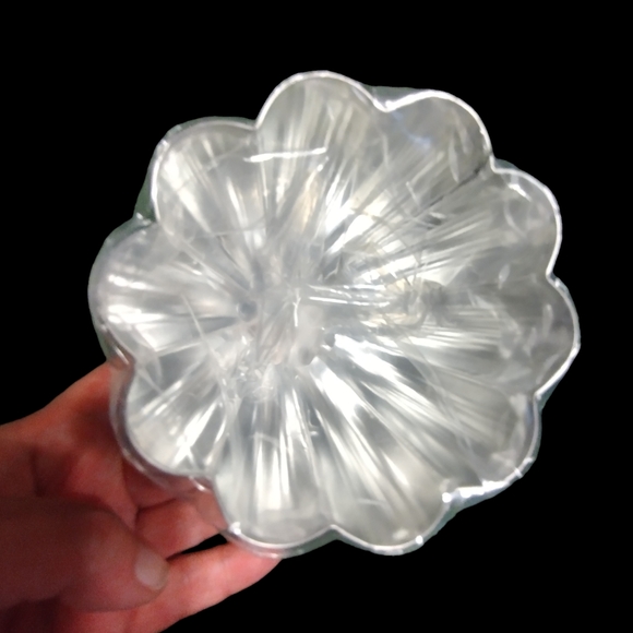 2/$10 New! Pampered Chef Scalloped bread tube - now discontinued - Picture 1 of 4